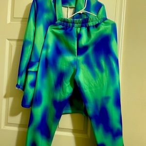 beautiful fashion print two pieces suit set like new not tag wore one